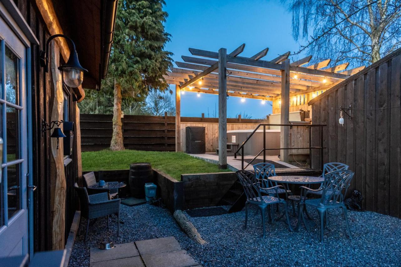 Rowanlea Lodge With Hot Tub Marykirk Exterior foto