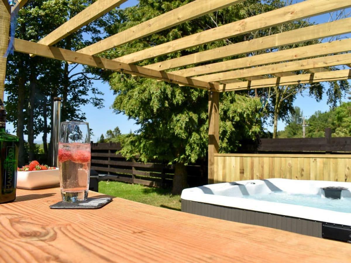 Rowanlea Lodge With Hot Tub Marykirk Exterior foto